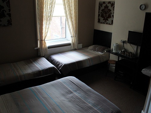 Family En-suite (up-to 3) - Double and Single Bed The Chedburgh